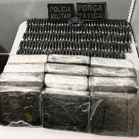 Batida da PM em &ocirc;nibus clandestino encontra grande quantidade de coca&iacute;na em Corumb&aacute;