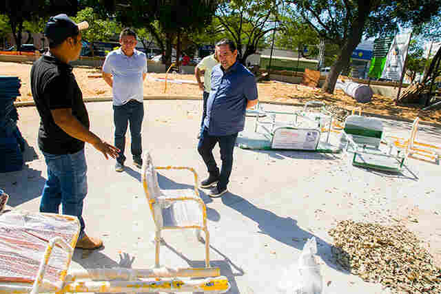 Brinquedos para pessoas com defici&ecirc;ncia s&atilde;o instalados no Jardim da Independ&ecirc;ncia