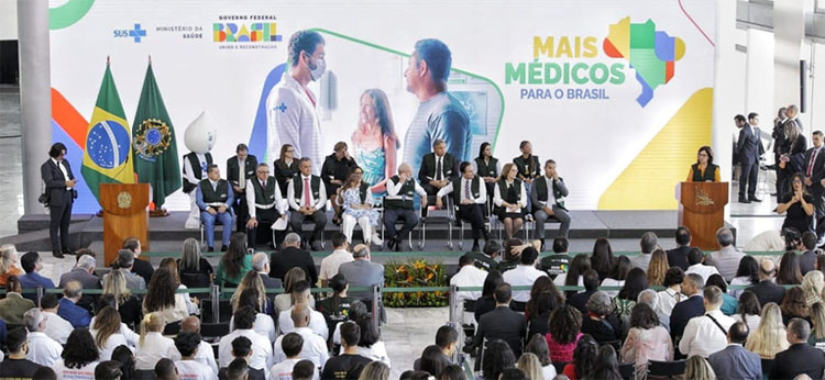 Presidente Lula sanciona lei do Mais Médicos com criação de 15 mil novas vagas em 2023