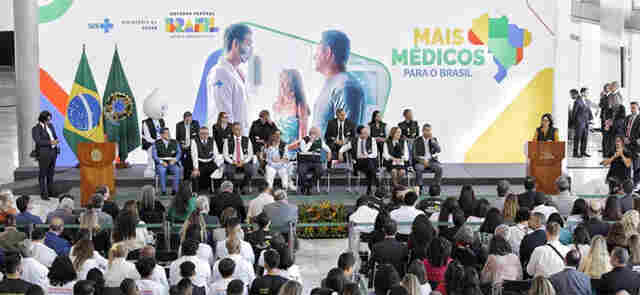 Presidente Lula sanciona lei do Mais M&eacute;dicos com cria&ccedil;&atilde;o de 15 mil novas vagas em 2023