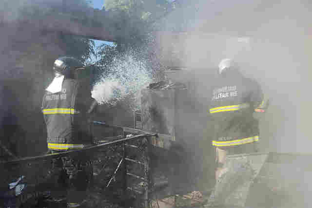 Bombeiros s&atilde;o acionados para conter inc&ecirc;ndio em Delegacia de Porto Quijarro