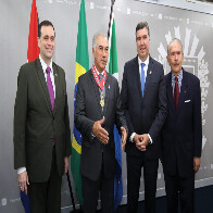 Ex-governador Reinaldo Azambuja recebe a mais alta condecora&ccedil;&atilde;o da Rep&uacute;blica do Paraguai