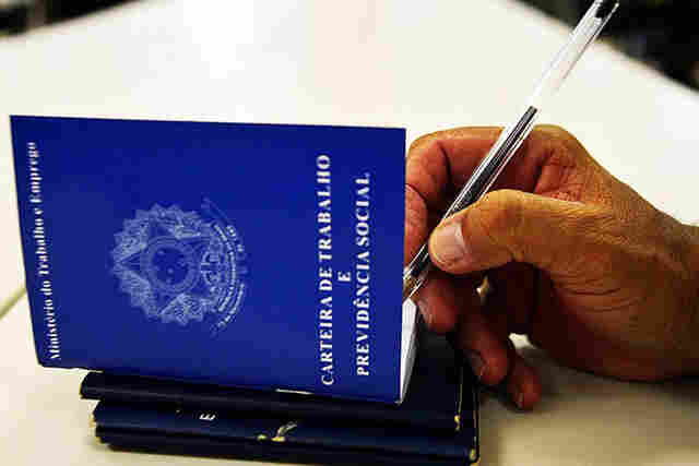 Taxa de desemprego no pa&iacute;s cai para 8%, menor &iacute;ndice desde 2014