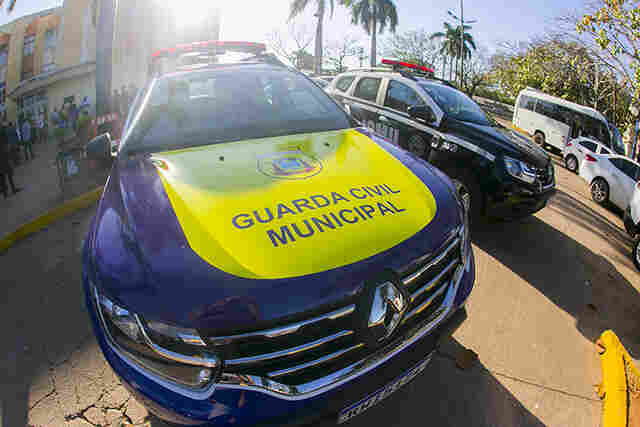 Guarda Civil Municipal ganha refor&ccedil;o com entrega de tr&ecirc;s ve&iacute;culos e equipamentos de uso de seguran&ccedil;a