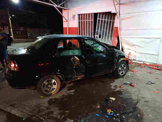 Etil&ocirc;metro confirmou a embriaguez do condutor que causou o atropelamento de clientes na lanchonete