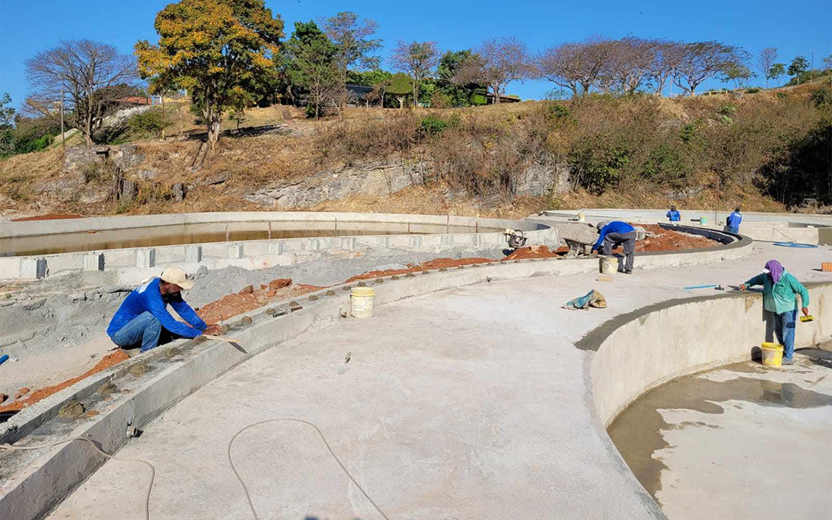 Prefeito visita construção de parque aquático e ressalta potencialidade turística do empreendimento