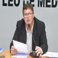Presidente da C&acirc;mara solicita recupera&ccedil;&atilde;o de quadra esportiva na Alameda Vulcano