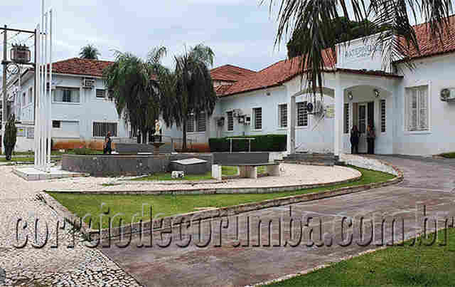 Mulher invade maternidade e agride enfermeira em Corumb&aacute;