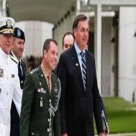 Mauro Cid vai confessar venda ilegal de joias para entregar dinheiro a Bolsonaro