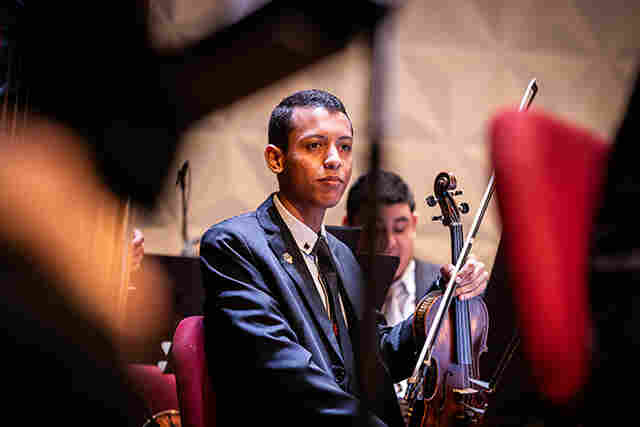 Orquestra Sinf&ocirc;nica Brasileira receber&aacute; jovem violonista de Corumb&aacute; para uma resid&ecirc;ncia de 6 meses
