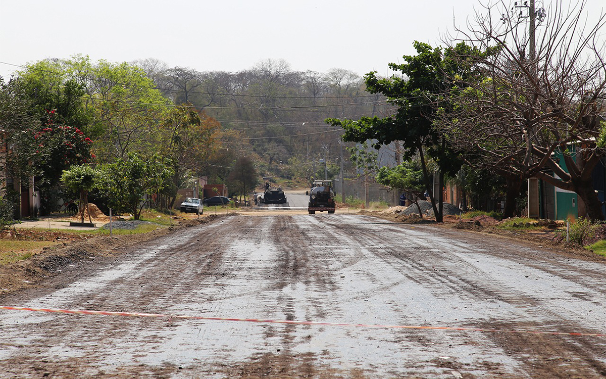 Prefeito acompanha andamento das obras de pavimentação asfáltica no Conjunto Jatobazinho