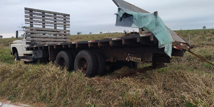 Acidente com &ocirc;nibus de bolivianos deixa quatro feridos e uma v&iacute;tima fatal MS-040
