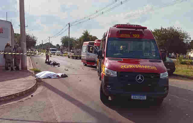 Motociclista morre ap&oacute;s ser atingida frontamente por camionete no bairro Previsul