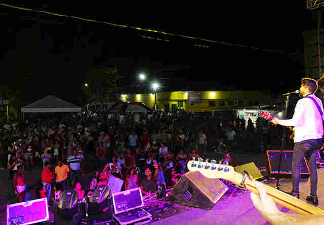 Primeira noite contou com v&aacute;rias atividades culturais internacionais no anovers&aacute;rio de Lad&aacute;rio