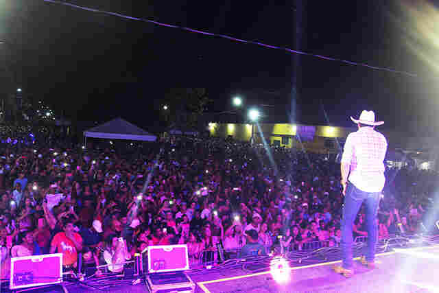 Festejos dos 245 anos de Lad&aacute;rio atra&iacute;ram mais de 30 mil pessoas durante o s&aacute;bado