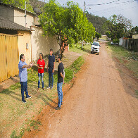 Prefeito acompanha in&iacute;cio de obras de pavimenta&ccedil;&atilde;o em alameda do Conjunto Vit&oacute;ria R&eacute;gia