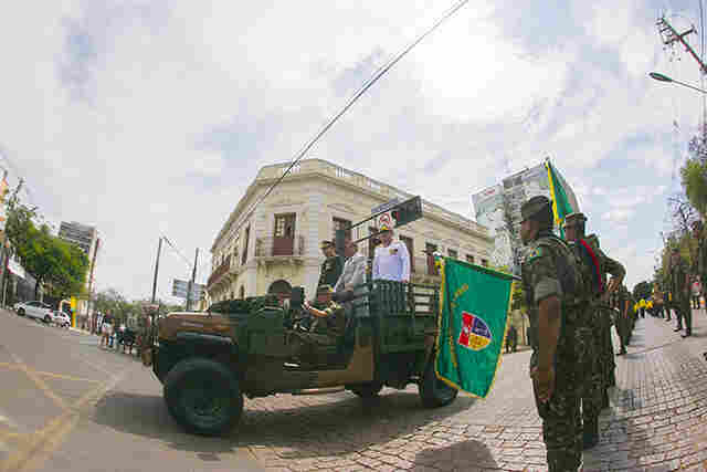 Anivers&aacute;rio de 201 anos da Independ&ecirc;ncia &eacute; celebrado por desfile c&iacute;vico-militar em Corumb&aacute;