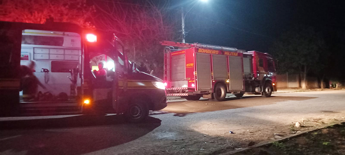 Vela acesa perto de amontoado de roupas causa incêndio em residência no bairro Guatós