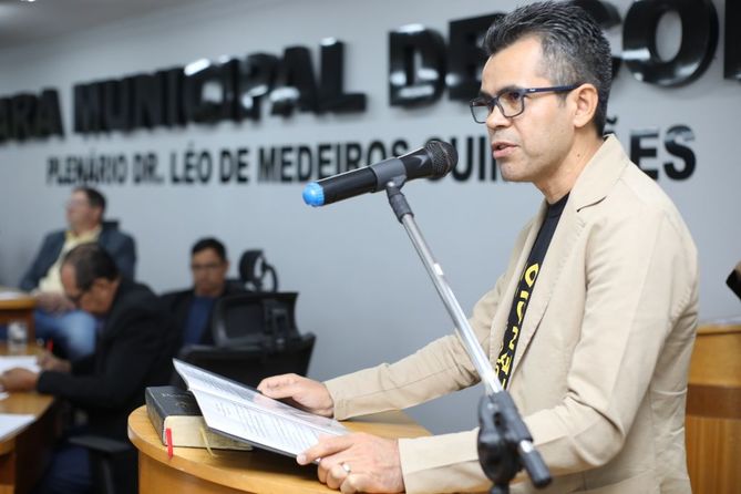 C&acirc;mara aprova homenagem a pastor por projeto que combate abuso sexual e viol&ecirc;ncia