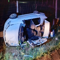 Homem fica preso as ferragens ap&oacute;s capotagem de carro no conjunto Jatobazinho em Corumb&aacute;