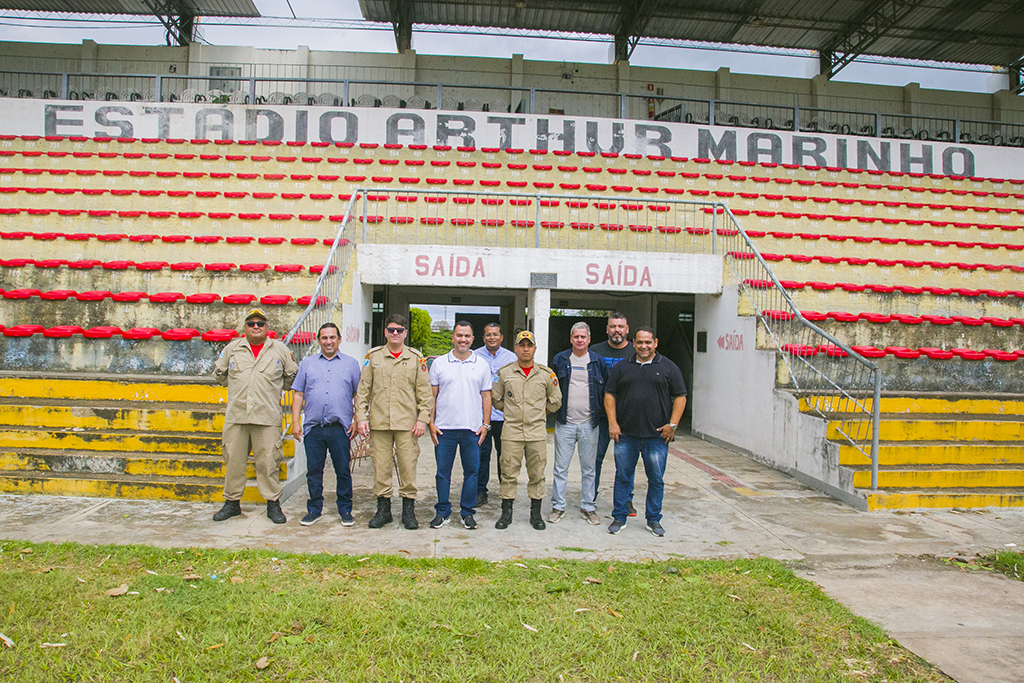 Prefeito acompanha visita técnica do Comando do 3° Grupamento de Bombeiros ao estádio Arthur Marinho