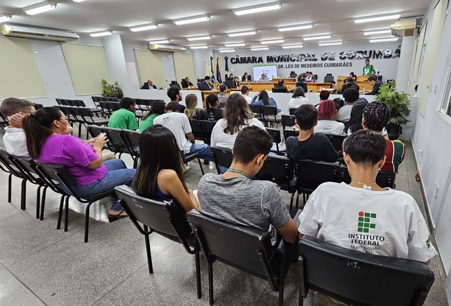 Câmara atende estudantes e reivindica melhorias na Rua Pedro de Medeiros