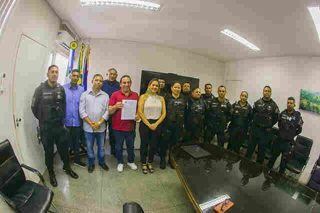 Prefeito sanciona lei criando a Coordenadoria da Patrulha Maria da Penha em Corumb&aacute;