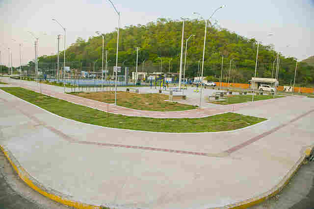Prefeito entrega moderno complexo de esporte e lazer no bairro Cravo Vermelho