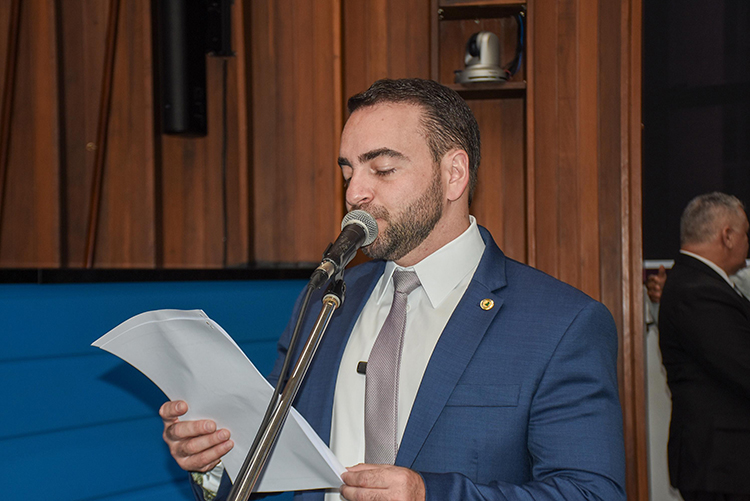 Deputado cobra licen&ccedil;a-paternidade de 20 dias para militares de MS