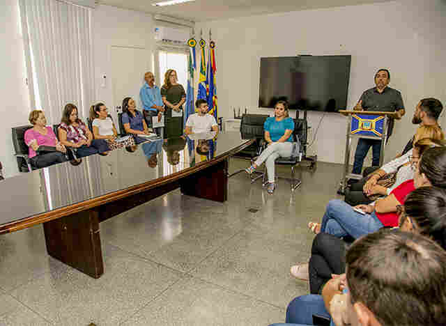 Prefeito empossa novos membros do Conselho de Defesa dos Direitos da Pessoa com Defici&ecirc;ncia