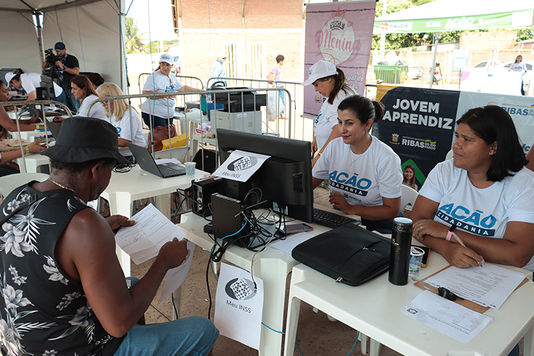 A&ccedil;&atilde;o Cidadania em Ribas atrai mais de 3 mil pessoas e faz mais de 5 mil atendimentos