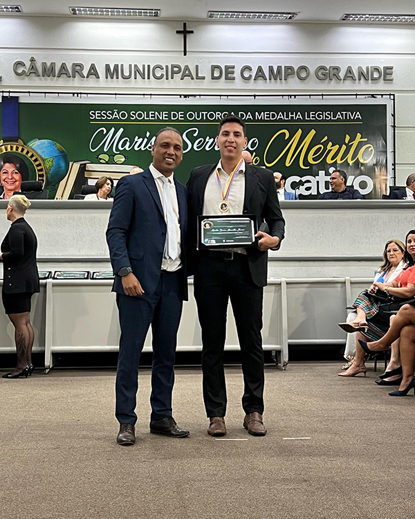 Articulista &eacute; homenageado na Capital