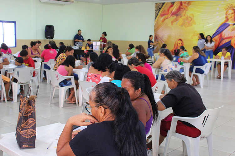 Em &lsquo;Tarde Rosa&rsquo;, mulheres recebem informa&ccedil;&otilde;es sobre autocuidado feminino