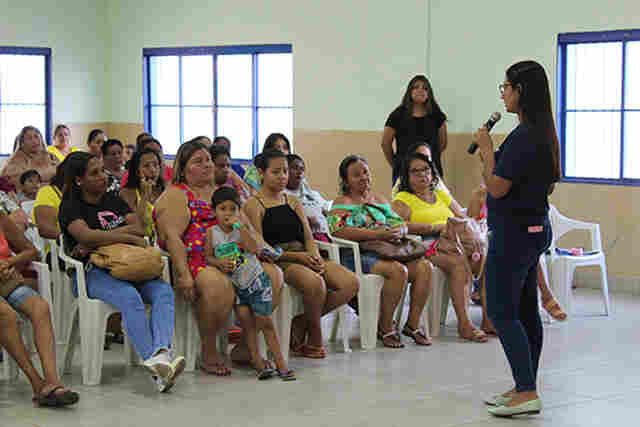 Em &lsquo;Tarde Rosa&rsquo;, mulheres recebem informa&ccedil;&otilde;es sobre autocuidado feminino