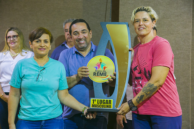 Prefeitura premia campe&otilde;es da 33&ordf; edi&ccedil;&atilde;o dos Jogos da Rede Municipal de Ensino