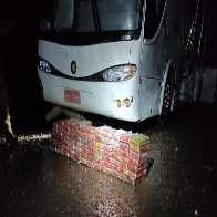 &Ocirc;nibus com estrangeiros sem documenta&ccedil;&atilde;o &eacute; apreendido com 91 Kg de cloridrato de coca&iacute;na
