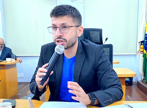 Vereador Alex Dellas pede reforma da Pra&ccedil;a S&atilde;o Paulo, no Bairro Guat&oacute;