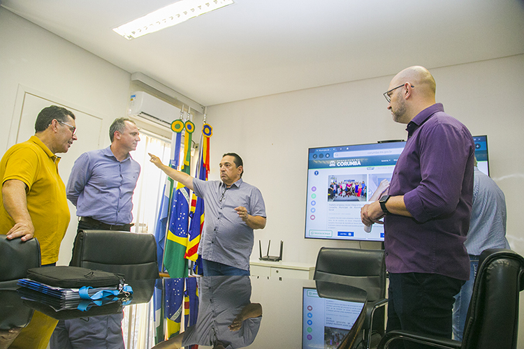 Com secret&aacute;rio Estadual, diretor do SENAI e deputado, prefeito busca ampliar Ensino Profissionalizante