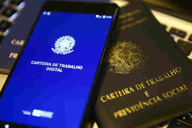 Brasil cria 1,59 milh&atilde;o de empregos com carteira assinada em nove meses
