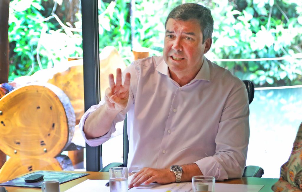 Governador se re&uacute;ne com senadores para defender interesses de MS na reforma tribut&aacute;ria