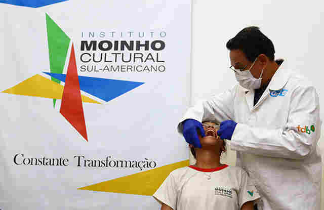 Participantes do Moinho Cultural recebem atendimento odontol&oacute;gico gratuito pelo programa Turma do Bem