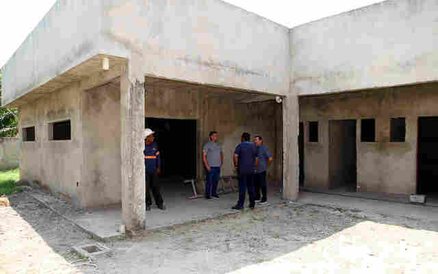Prefeitura retoma obras do Centro de Sa&uacute;de da Mulher; prefeito Marcelo Iunes vistoria servi&ccedil;os 