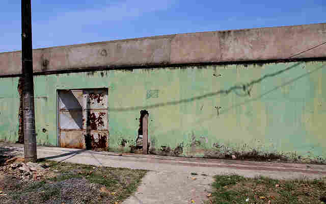 Prefeito vistoria reforma da Unidade B&aacute;sica de Sa&uacute;de Jo&atilde;o de Brito; obra foi retomada