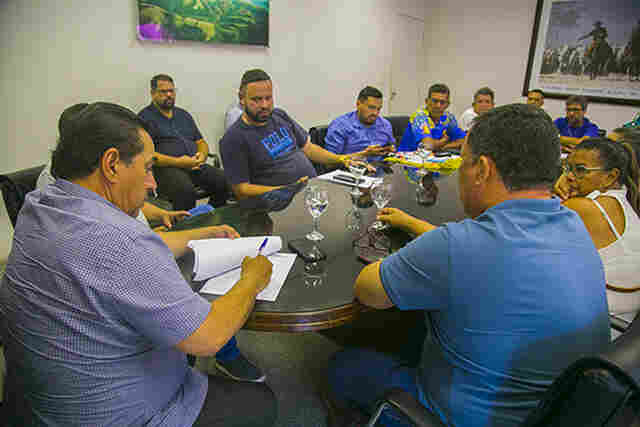 Prefeito antecipa recursos para escolas de samba; 1&ordf; parcela ser&aacute; liberada na pr&oacute;xima semana