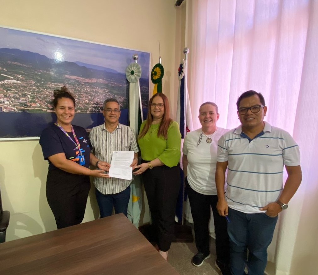 Sebrae/MS entrega Plano de Desburocratiza&ccedil;&atilde;o e discute a&ccedil;&otilde;es de inova&ccedil;&atilde;o para a Prefeitura de Lad&aacute;rio
