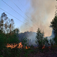 Bombeiros combatem inc&ecirc;ndio em vegeta&ccedil;&atilde;o atr&aacute;s do SENAI em Corumb&aacute;