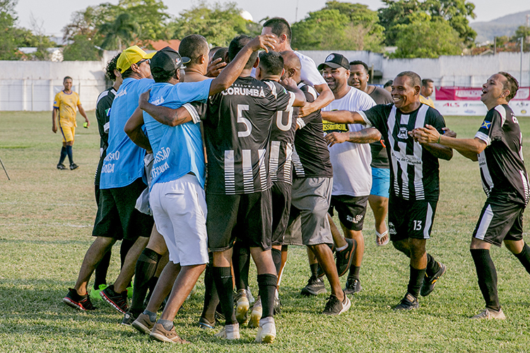 Com goleada e goleiro defendendo 3 p&ecirc;naltis, Corumb&aacute; se classifica para fase final da Copa Assomasul
