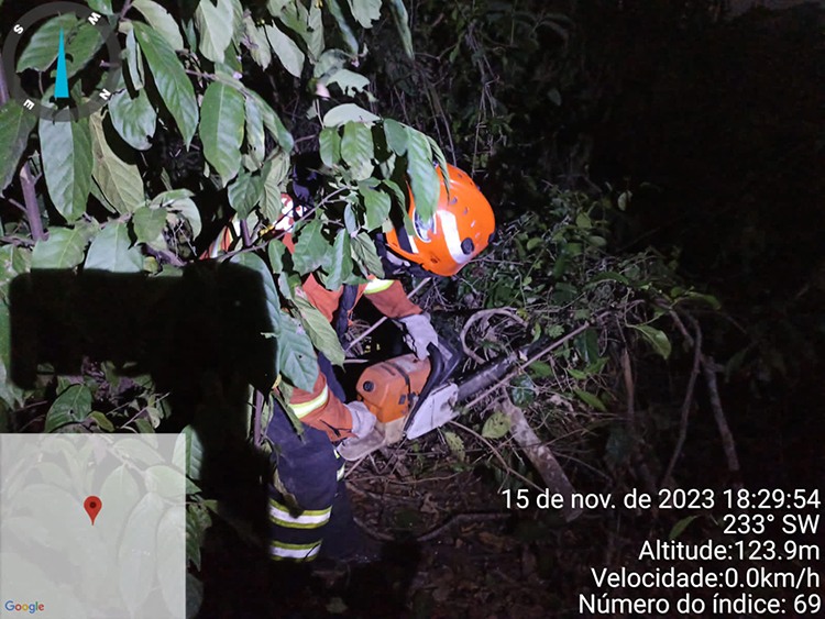 Bombeiros de MS fazem for&ccedil;a-tarefa para controlar inc&ecirc;ndios no Pantanal