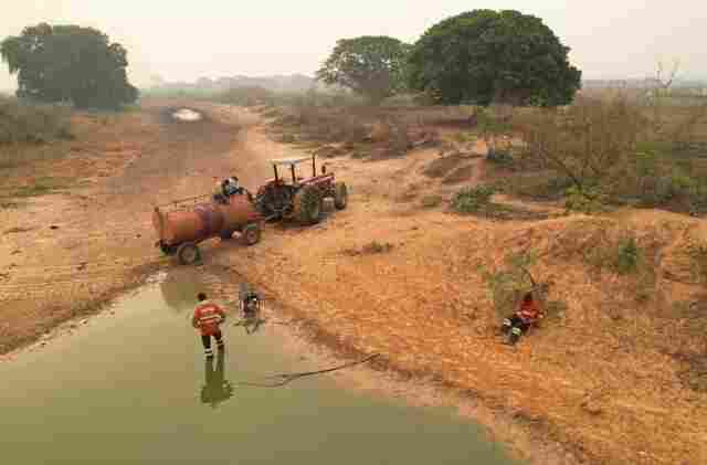 Com apoio a&eacute;reo e a&ccedil;&atilde;o por terra, bombeiros de MS atuam em tr&ecirc;s grandes inc&ecirc;ndios no Pantanal