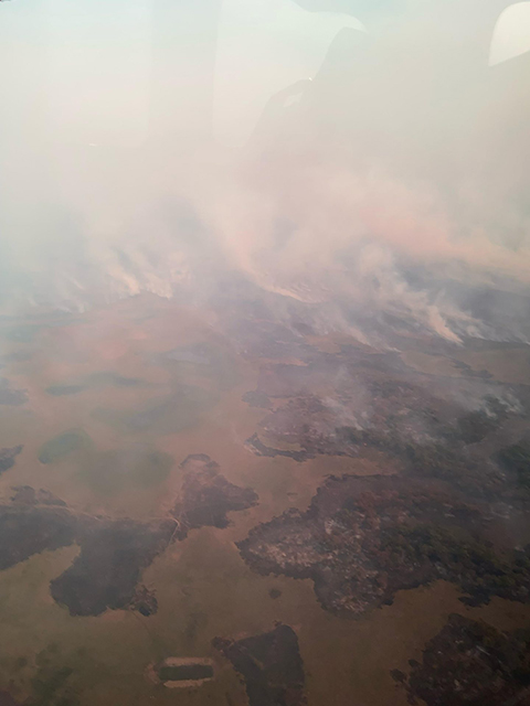 Com apoio a&eacute;reo e a&ccedil;&atilde;o por terra, bombeiros de MS atuam em tr&ecirc;s grandes inc&ecirc;ndios no Pantanal